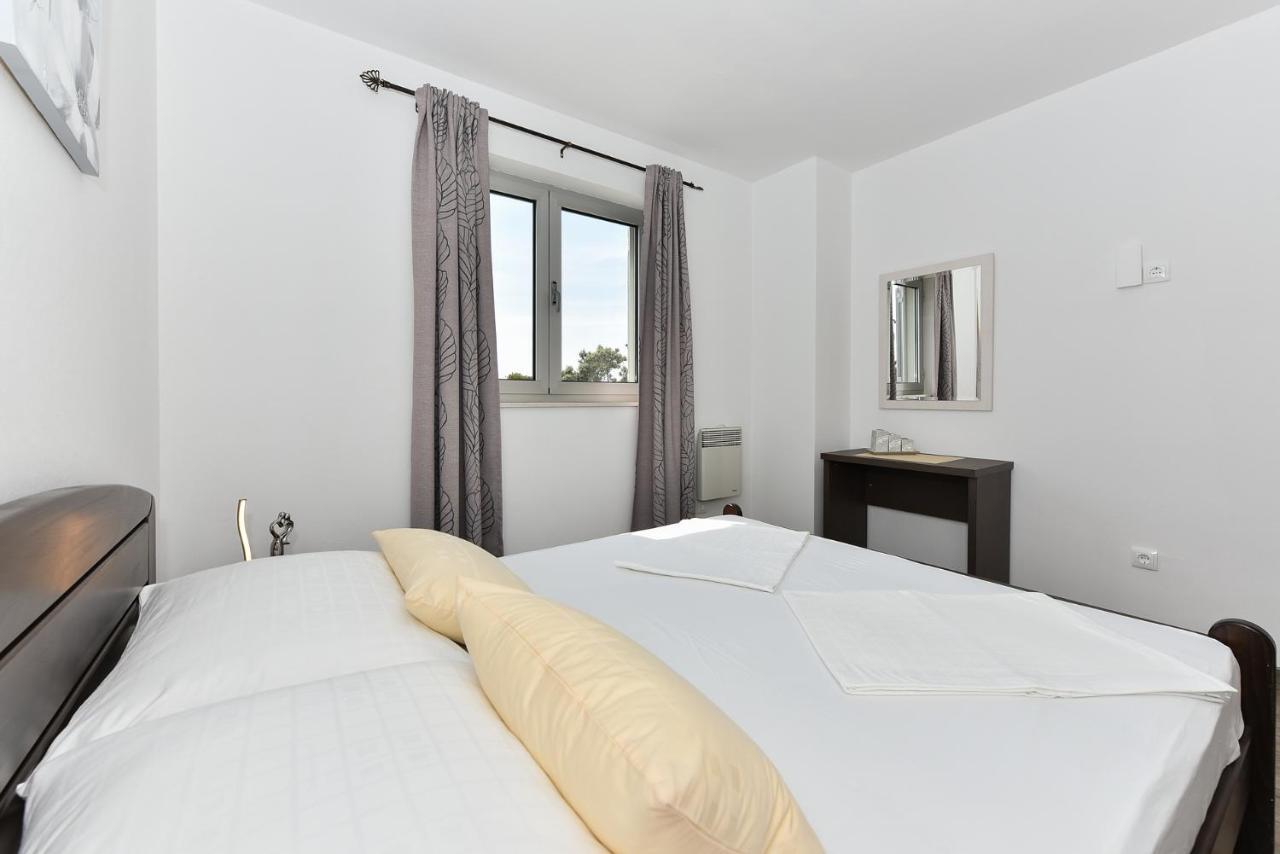 Apartmani Iva Vir Bagian luar foto
