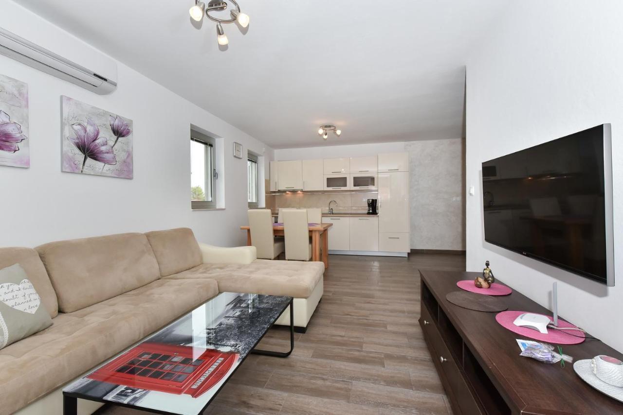 Apartmani Iva Vir Bagian luar foto