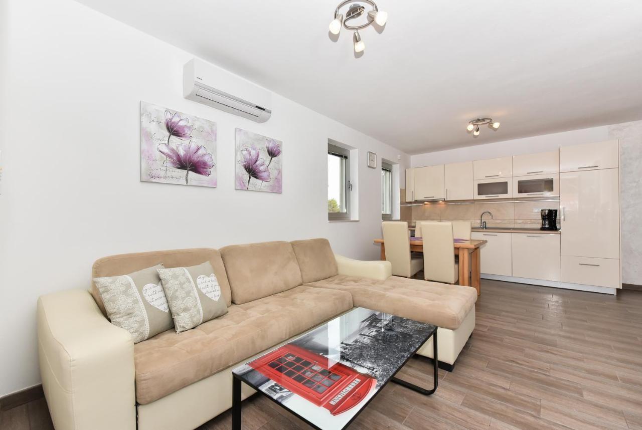 Apartmani Iva Vir Bagian luar foto