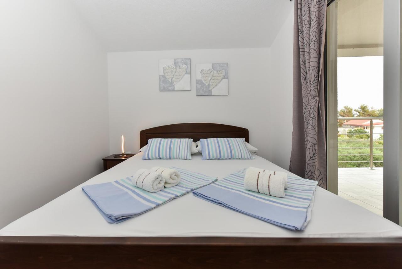 Apartmani Iva Vir Bagian luar foto