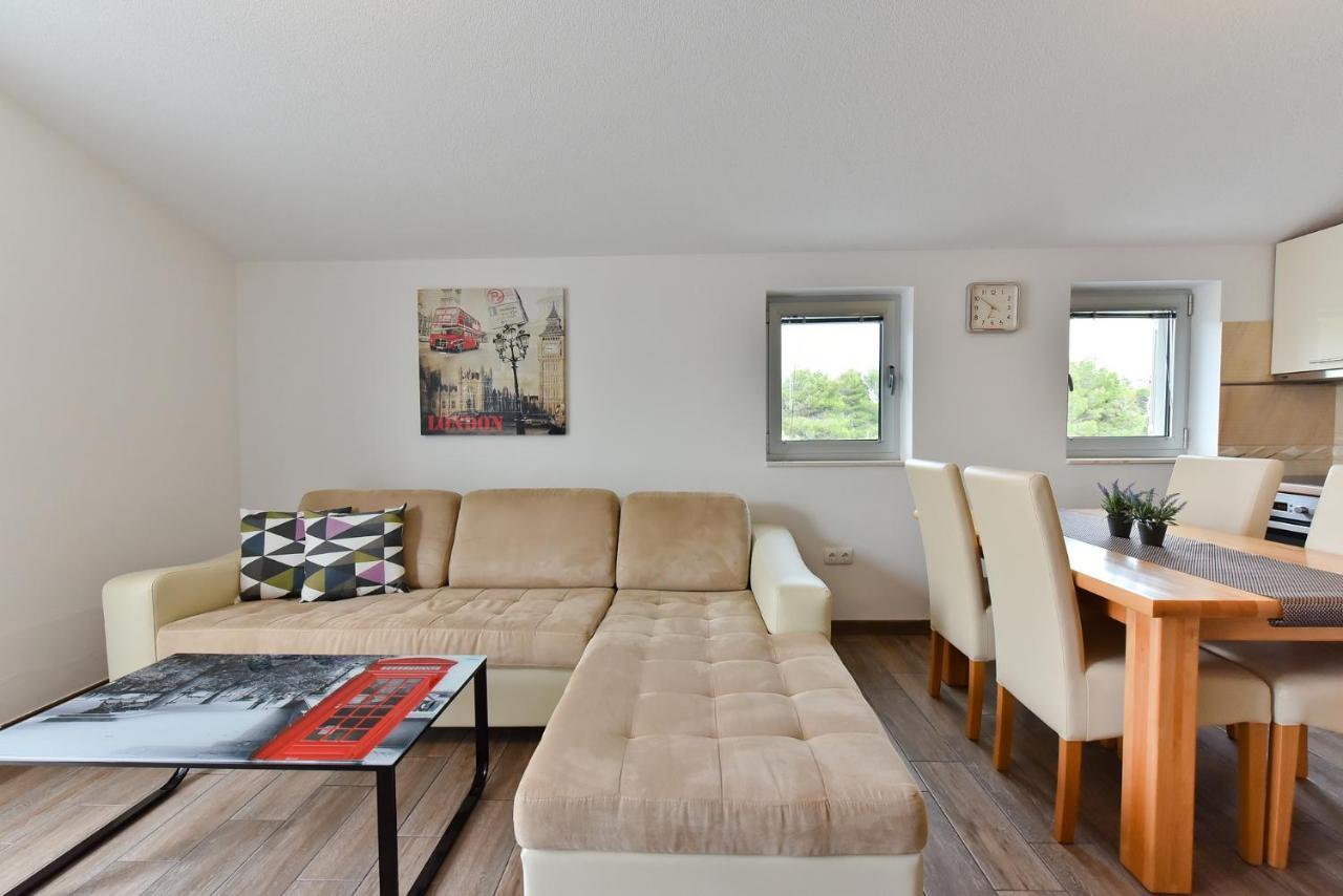 Apartmani Iva Vir Bagian luar foto