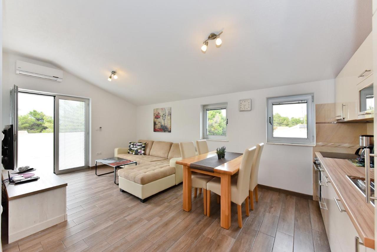Apartmani Iva Vir Bagian luar foto