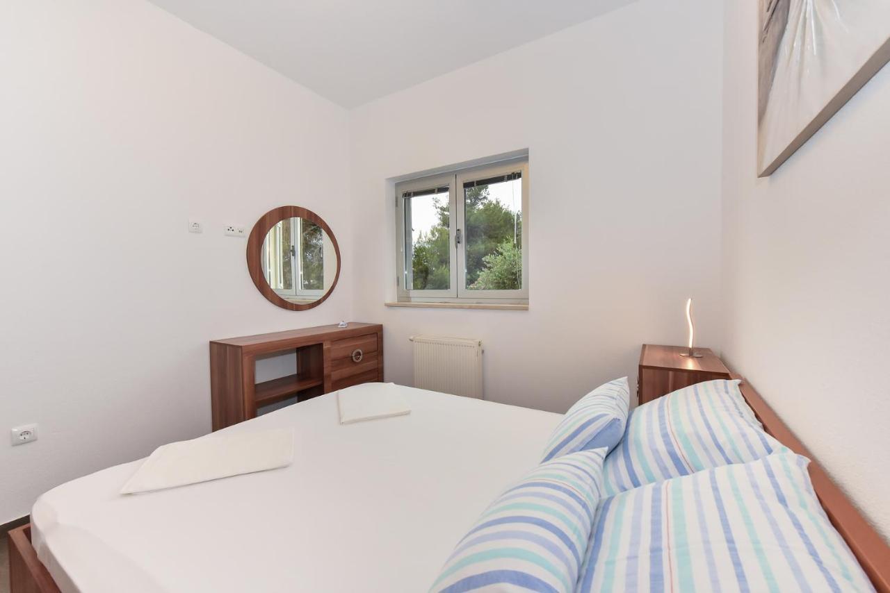 Apartmani Iva Vir Bagian luar foto